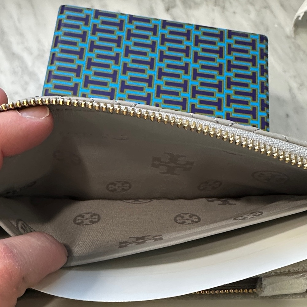 Tory Burch Marion Quilted Continental Gray Wallet - Picture 11 of 15